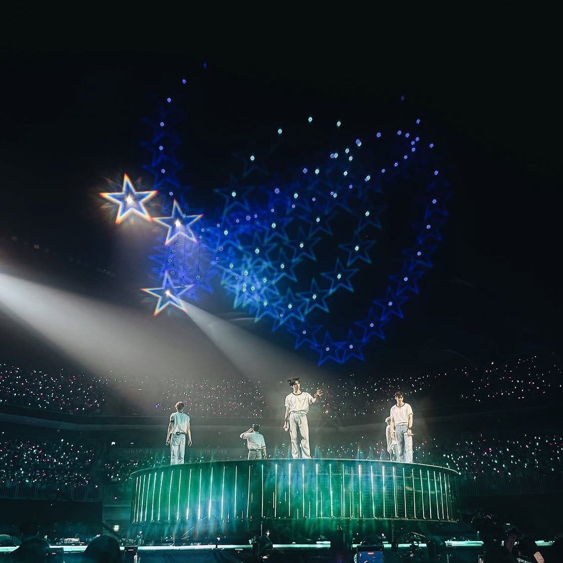 아스트로의 최신 사진