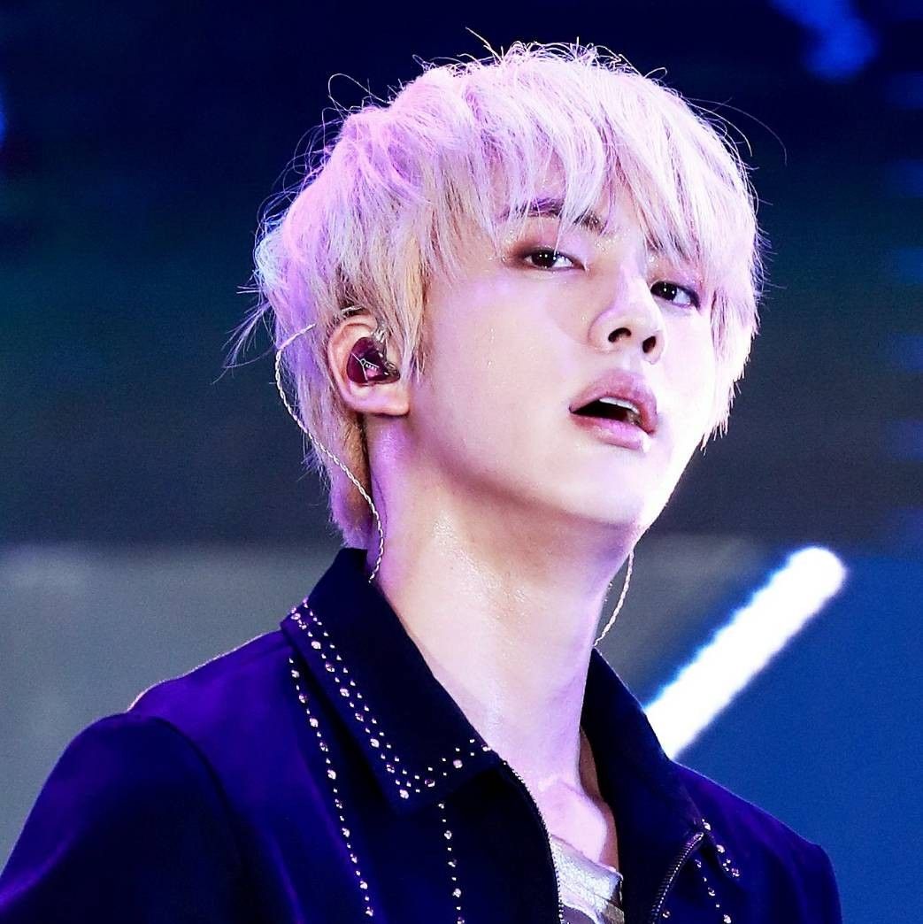 Foto aktivitas terbaru Jin (BTS)