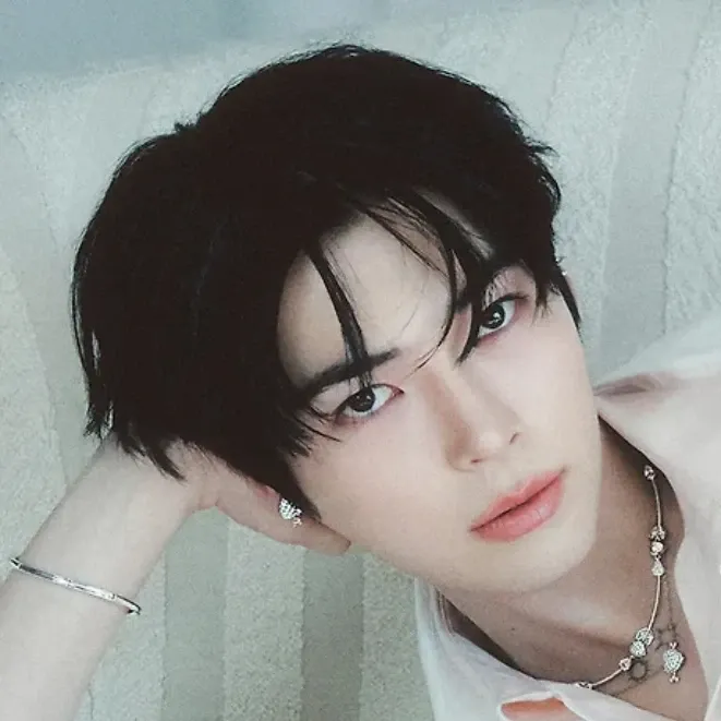 Behind-the-scenes cut of Sung Hanbin (ZEROBASEONE)