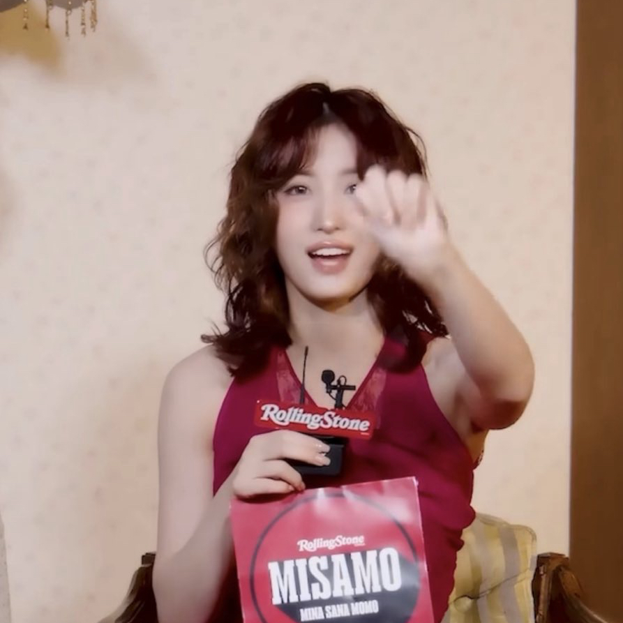 모모 (TWICE)의 비하인드 컷