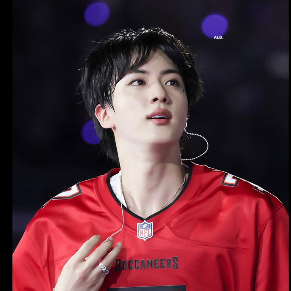 Foto aktivitas terbaru Jin (BTS)