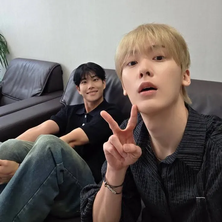 A moment captured by MJ (ASTRO)'s fan