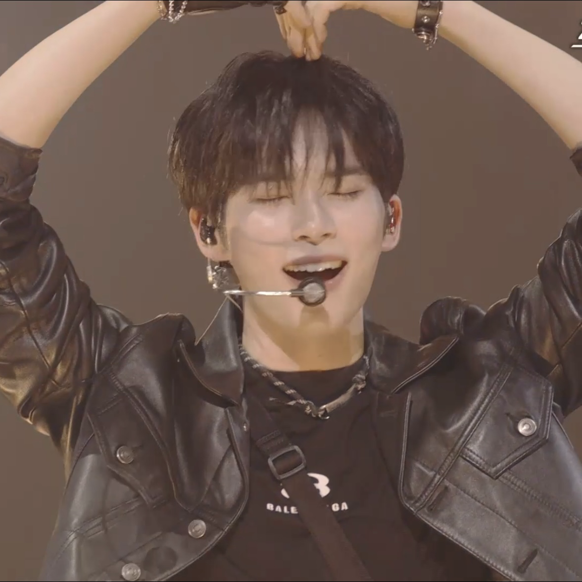 A moment captured by Sung Hanbin (ZEROBASEONE)'s fan