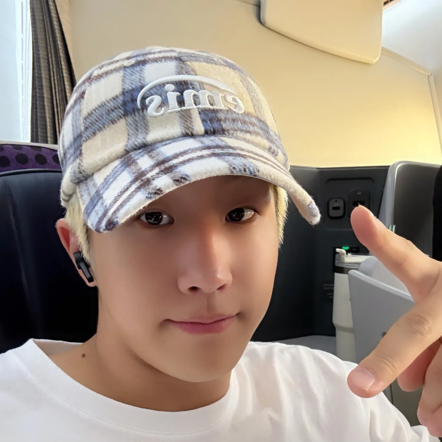 Behind-the-scenes cut of Jinjin (ASTRO)