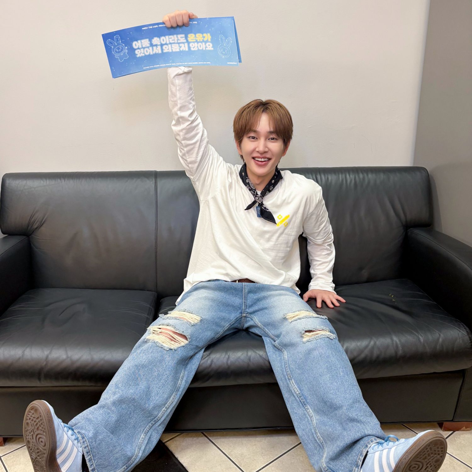 Behind-the-scenes cut of Onew (SHINee)