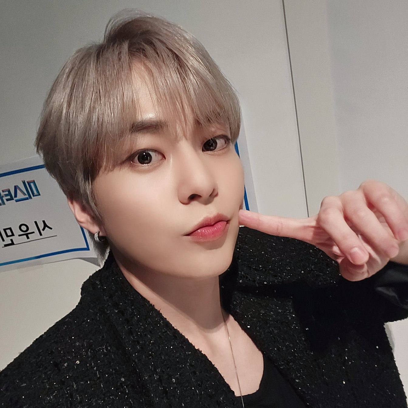 Behind-the-scenes cut of Xiumin (EXO)