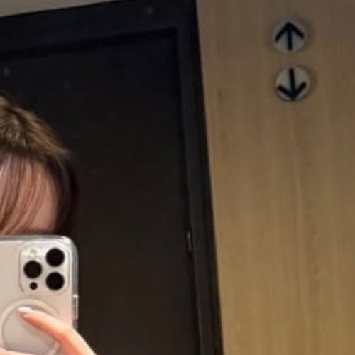 Behind-the-scenes cut of Chloe (cignature)