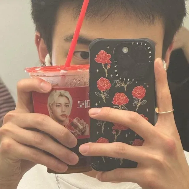 Latest photo of Hyunjin (Stray Kids)