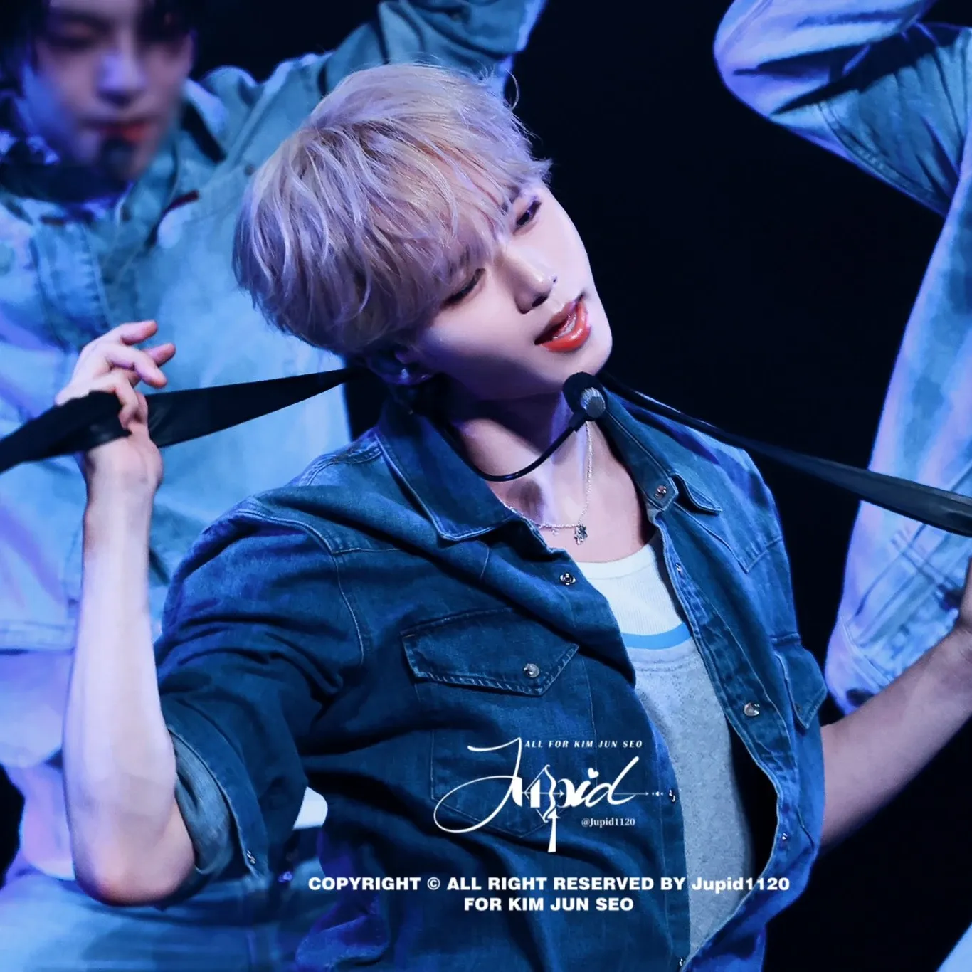 Behind-the-scenes cut of Kim Junseo (ALPHA DRIVE ONE)