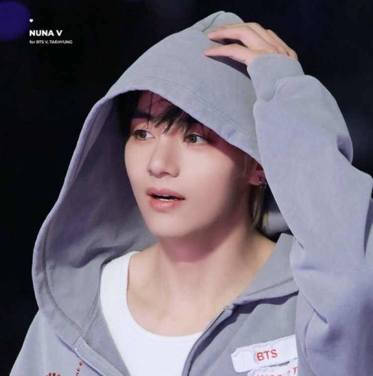 뷔 (방탄소년단)의 비하인드 컷
