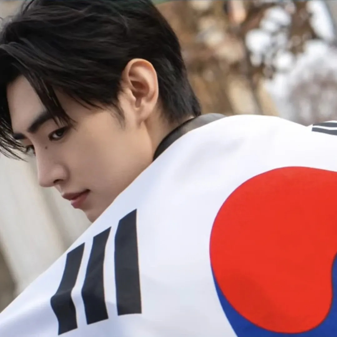 Foto terbaru Sunghoon (ENHYPEN)
