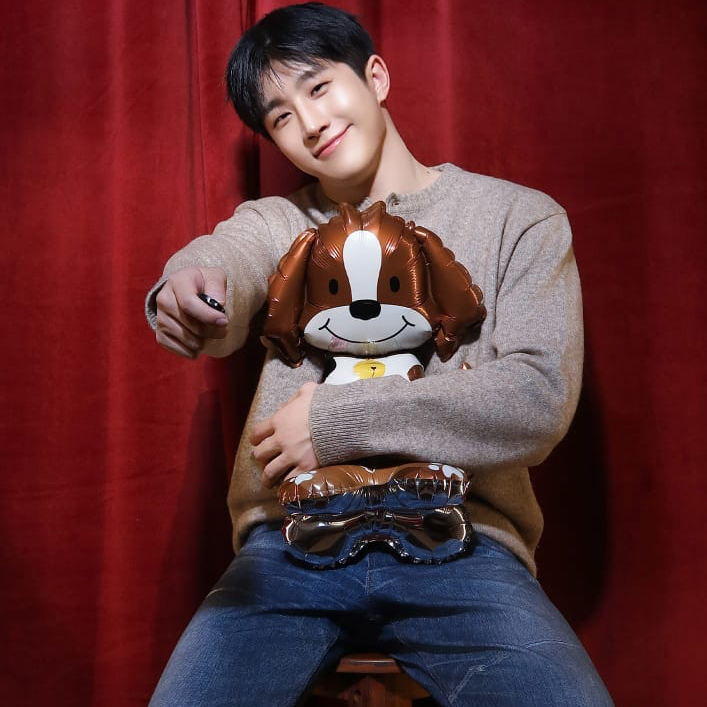 Latest photo of Jinjin (ASTRO)