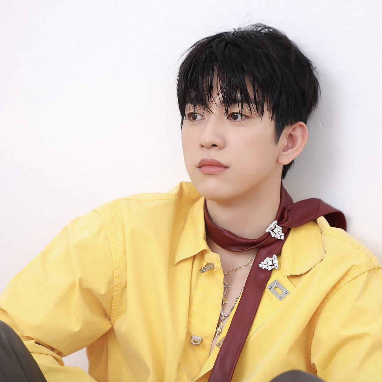 Behind-the-scenes cut of Jinyoung (GOT7)