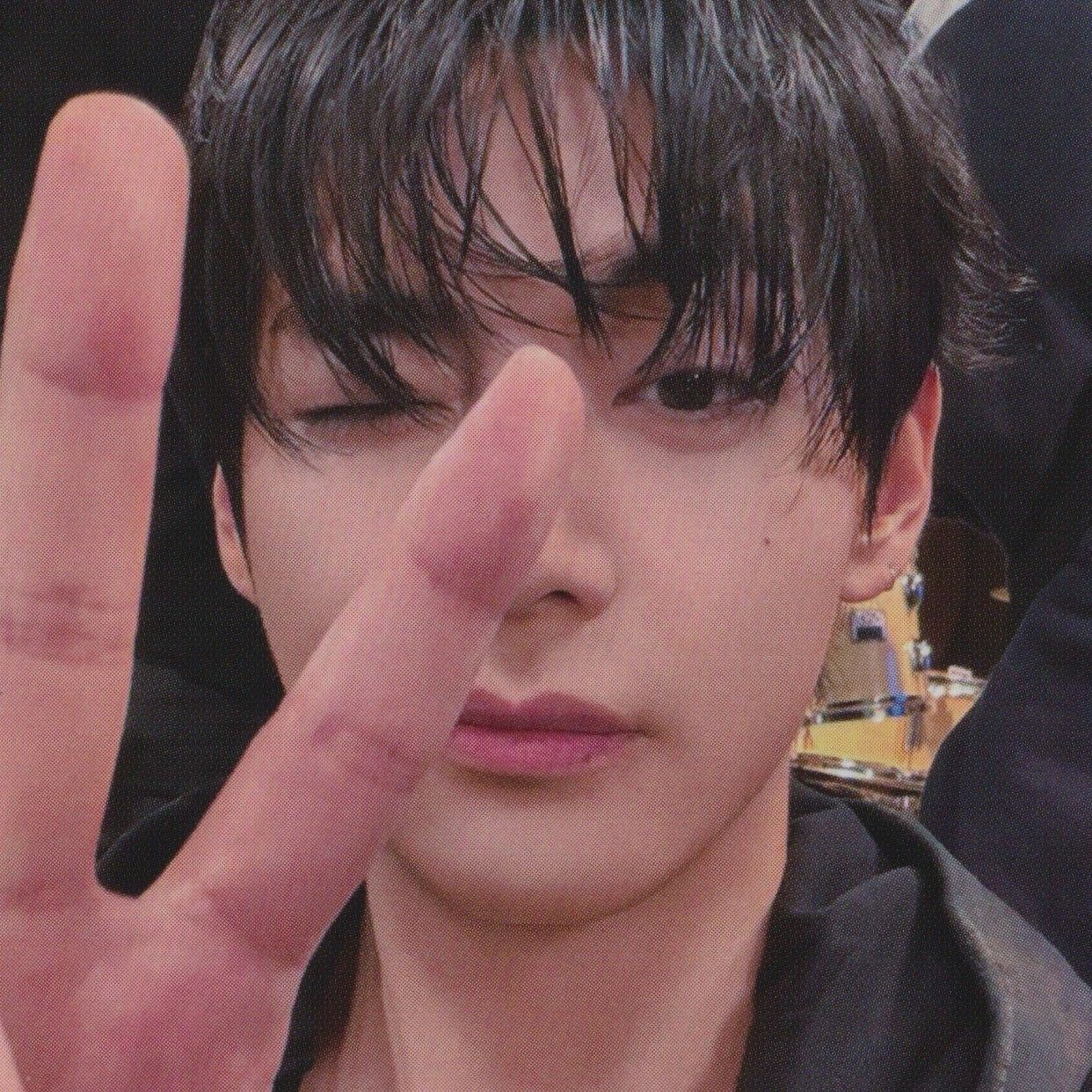 뷔 (방탄소년단)의 최신 사진