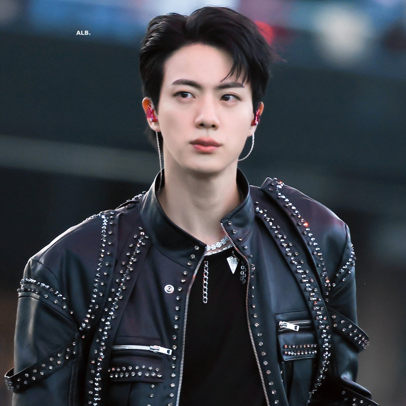 Foto aktivitas terbaru Jin (BTS)