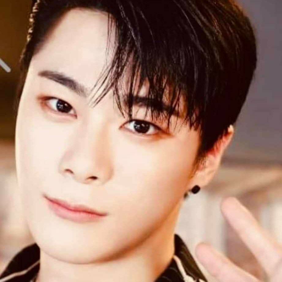 Behind-the-scenes cut of Moonbin (ASTRO)