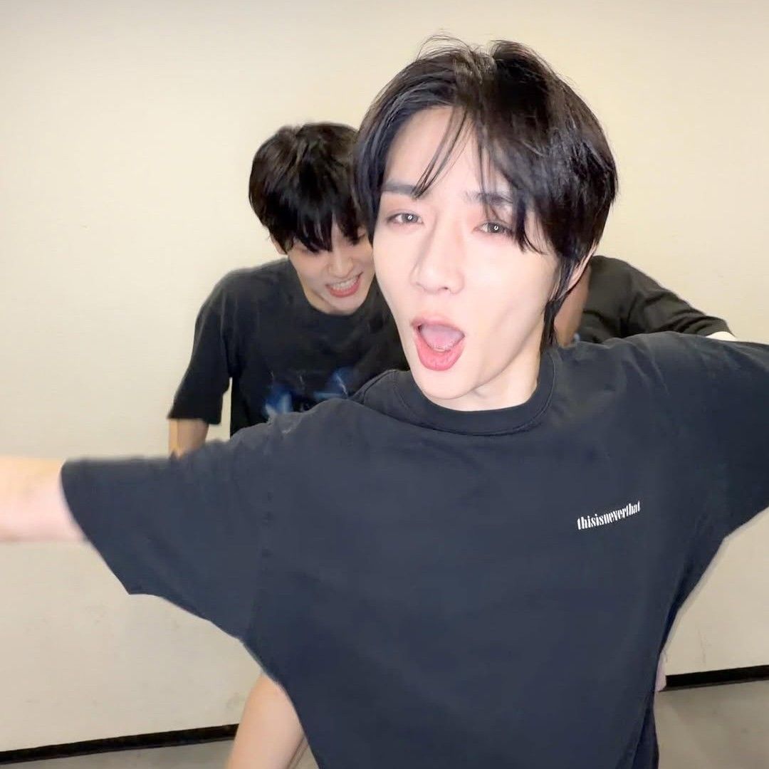 Potret di balik layar TOMORROW X TOGETHER