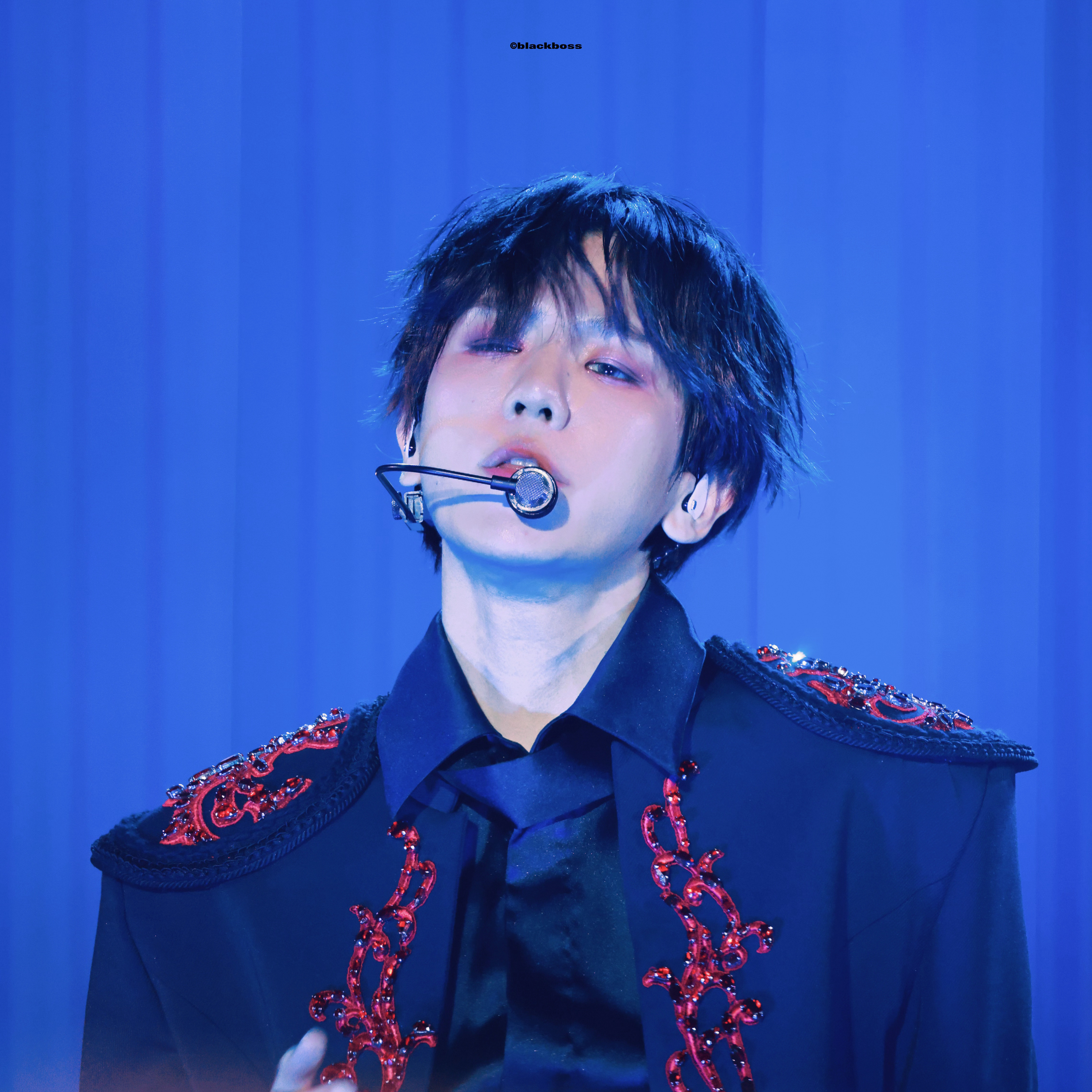 백현 (EXO)의 비하인드 컷