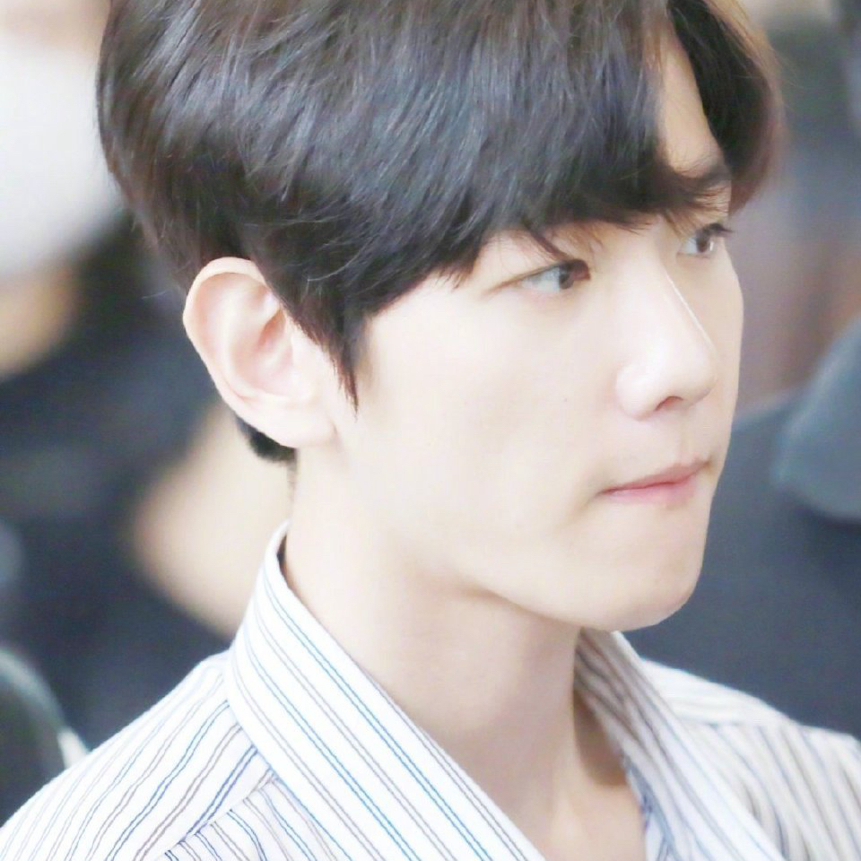 백현 (EXO)의 비하인드 컷