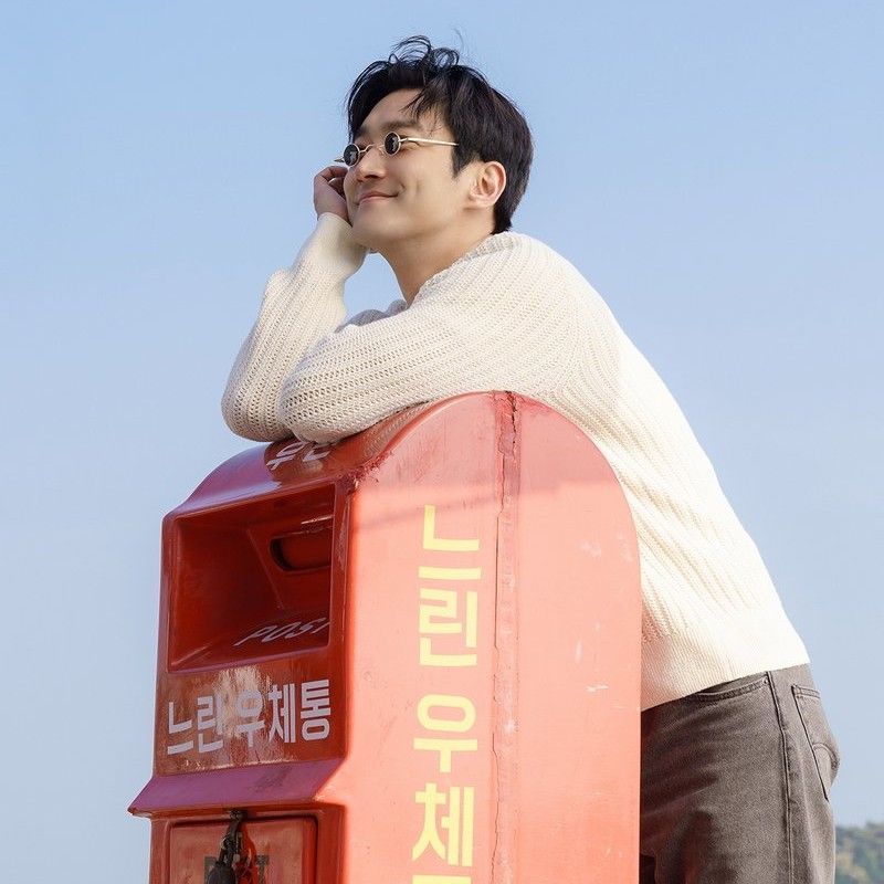 Behind-the-scenes cut of Siwon (Super Junior)