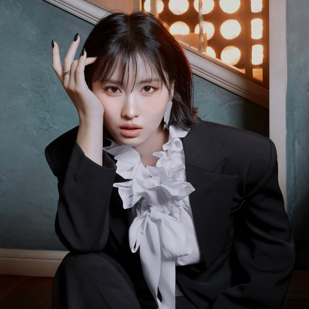 Foto aktivitas terbaru Momo (TWICE)