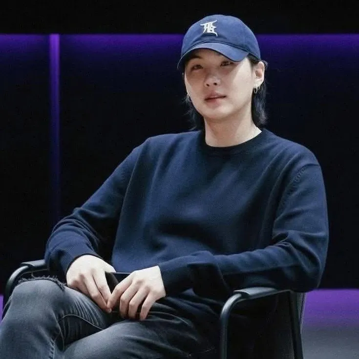 Foto aktivitas terbaru SUGA (BTS)