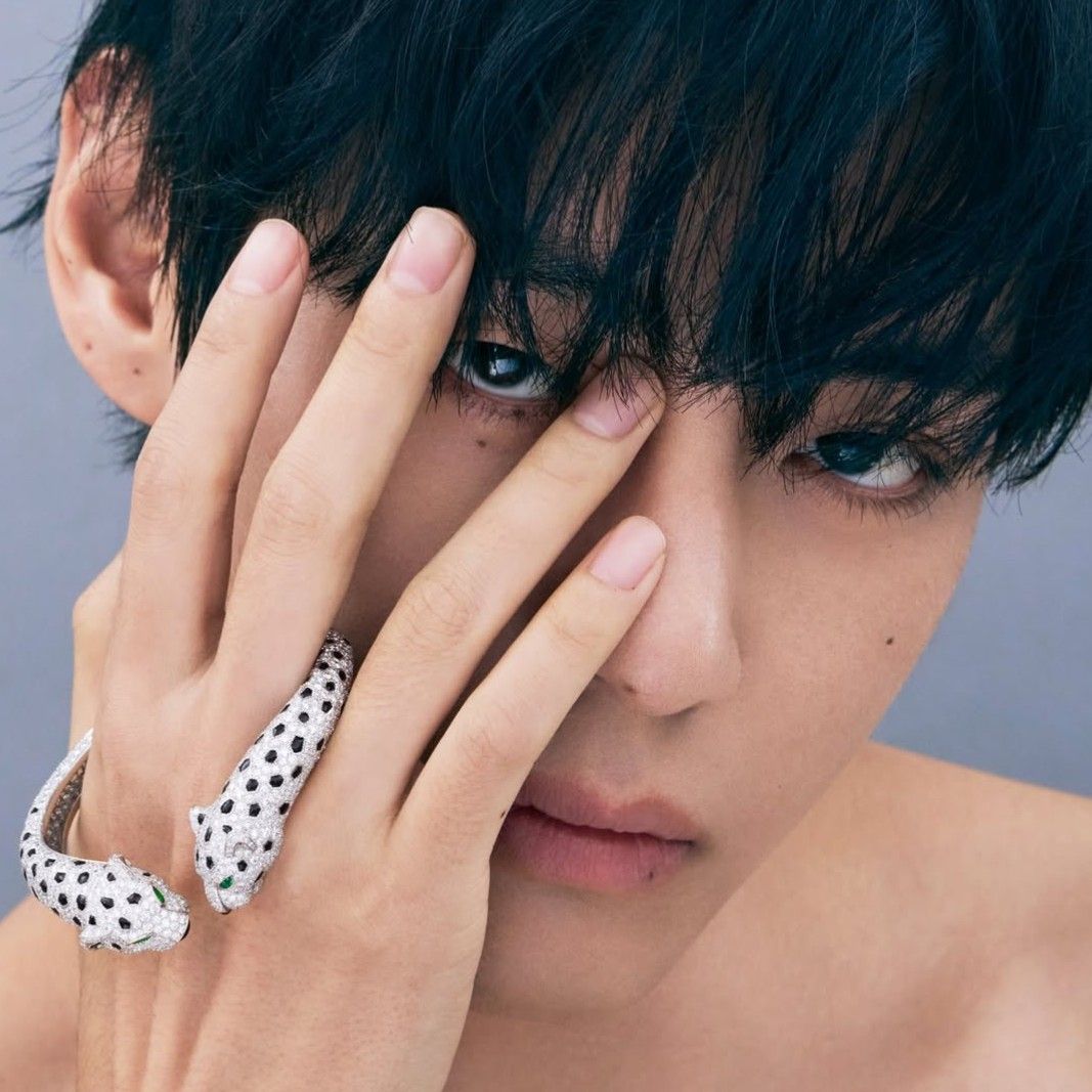 뷔 (방탄소년단)의 최신 사진