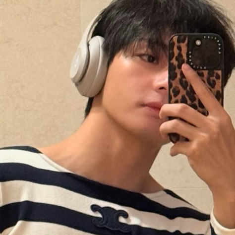 뷔 (방탄소년단) 최근 활동샷