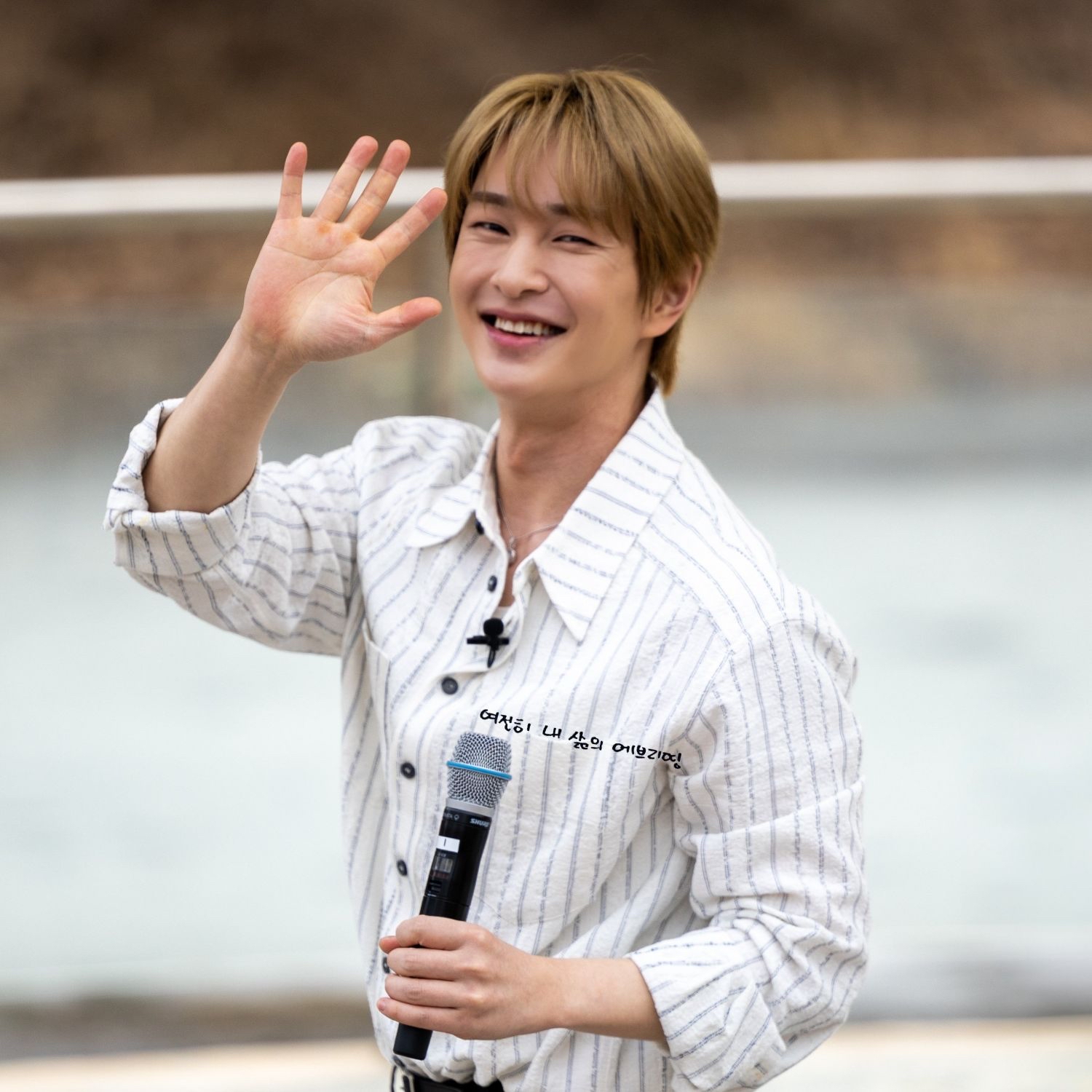 A moment captured by Onew (SHINee)'s fan