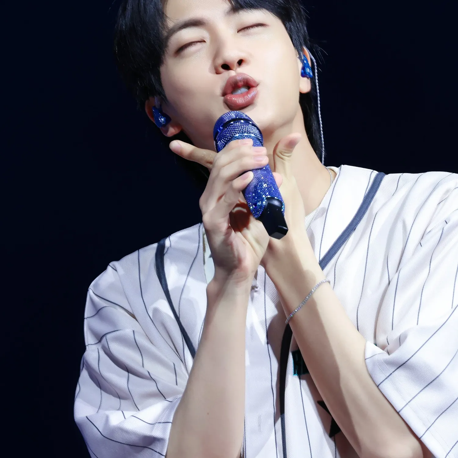 진 (방탄소년단)의 비하인드 컷