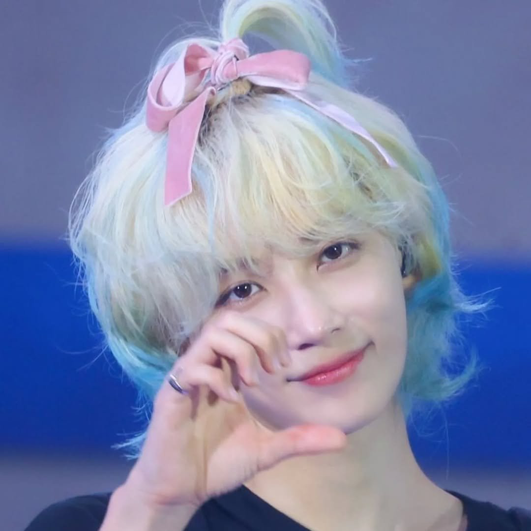 Momen yang diabadikan oleh penggemar Jeonghan (SEVENTEEN)