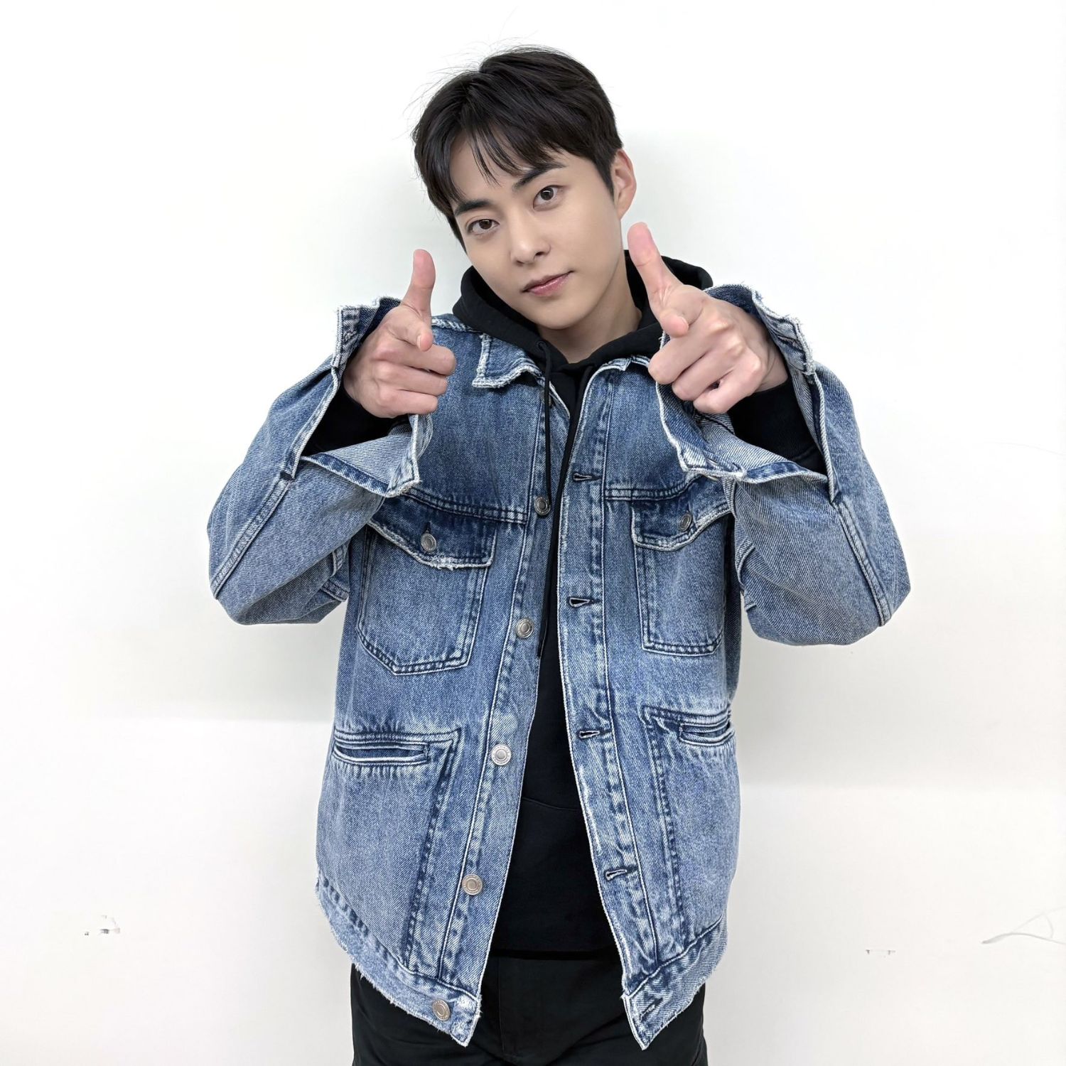 Behind-the-scenes cut of EXO