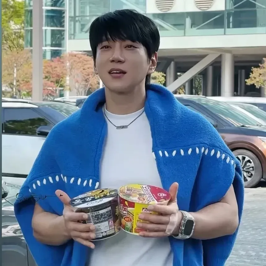 Recent activity shot of Hwang Chiyeol