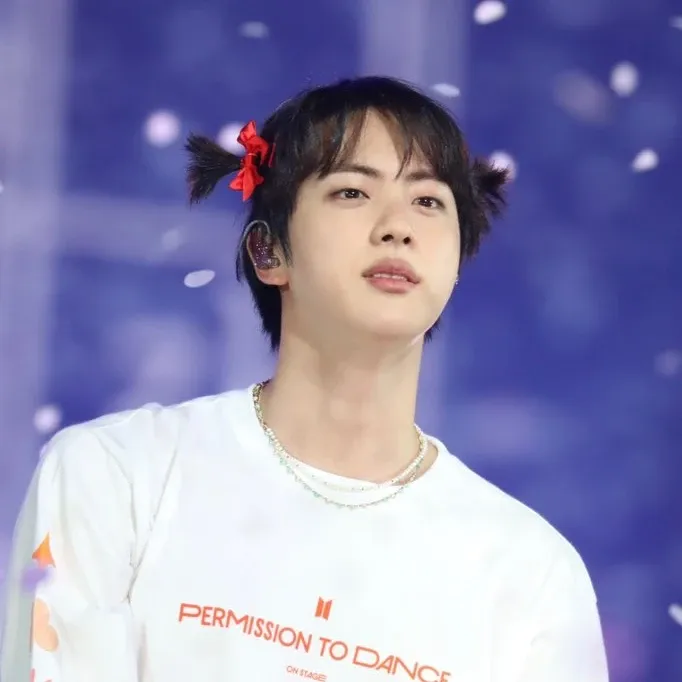 Foto aktivitas terbaru Jin (BTS)