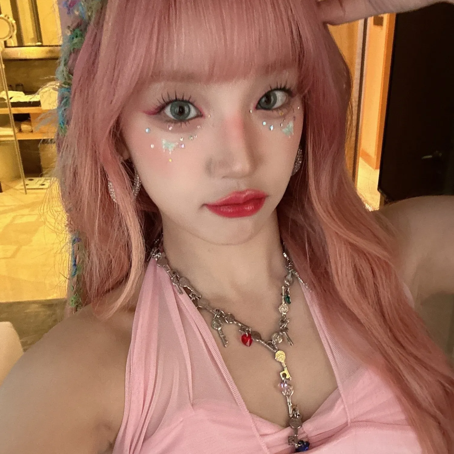 Behind-the-scenes cut of Yuqi (i-dle)