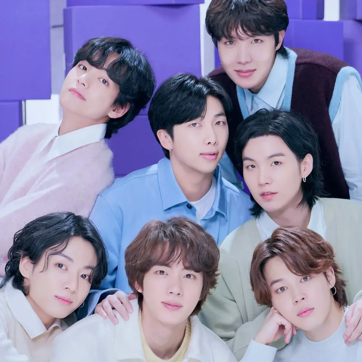 Behind-the-scenes cut of BTS