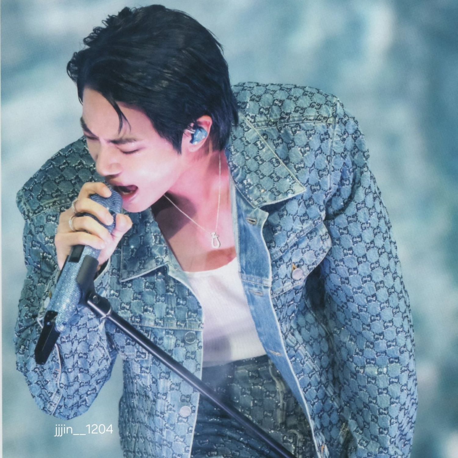 Momen yang diabadikan oleh penggemar Jin (BTS)