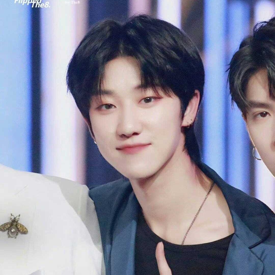 Behind-the-scenes cut of The 8 (SEVENTEEN)