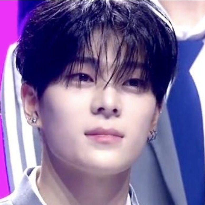 Behind-the-scenes cut of Kim Junmin (WHIB)