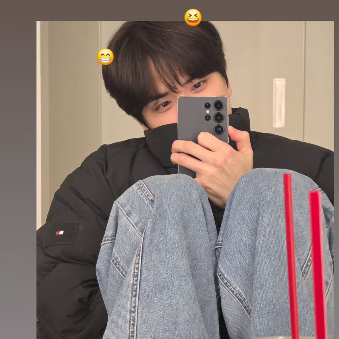 A moment captured by Younghoon (THE BOYZ)'s fan