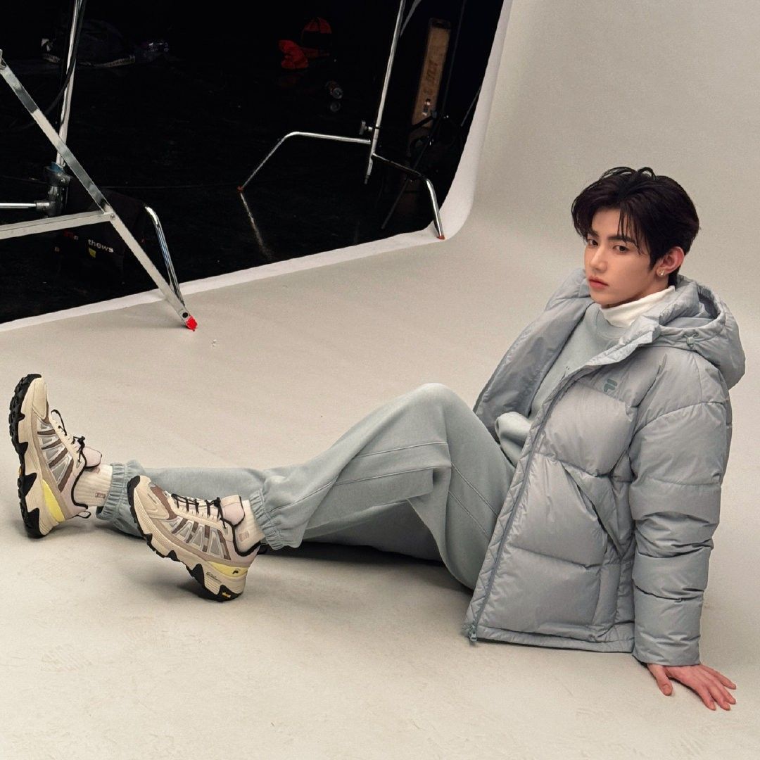 Behind-the-scenes cut of Zhang Hao (AND2BLE)