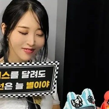 Today’s hot picks from the 문별 (마마무) community