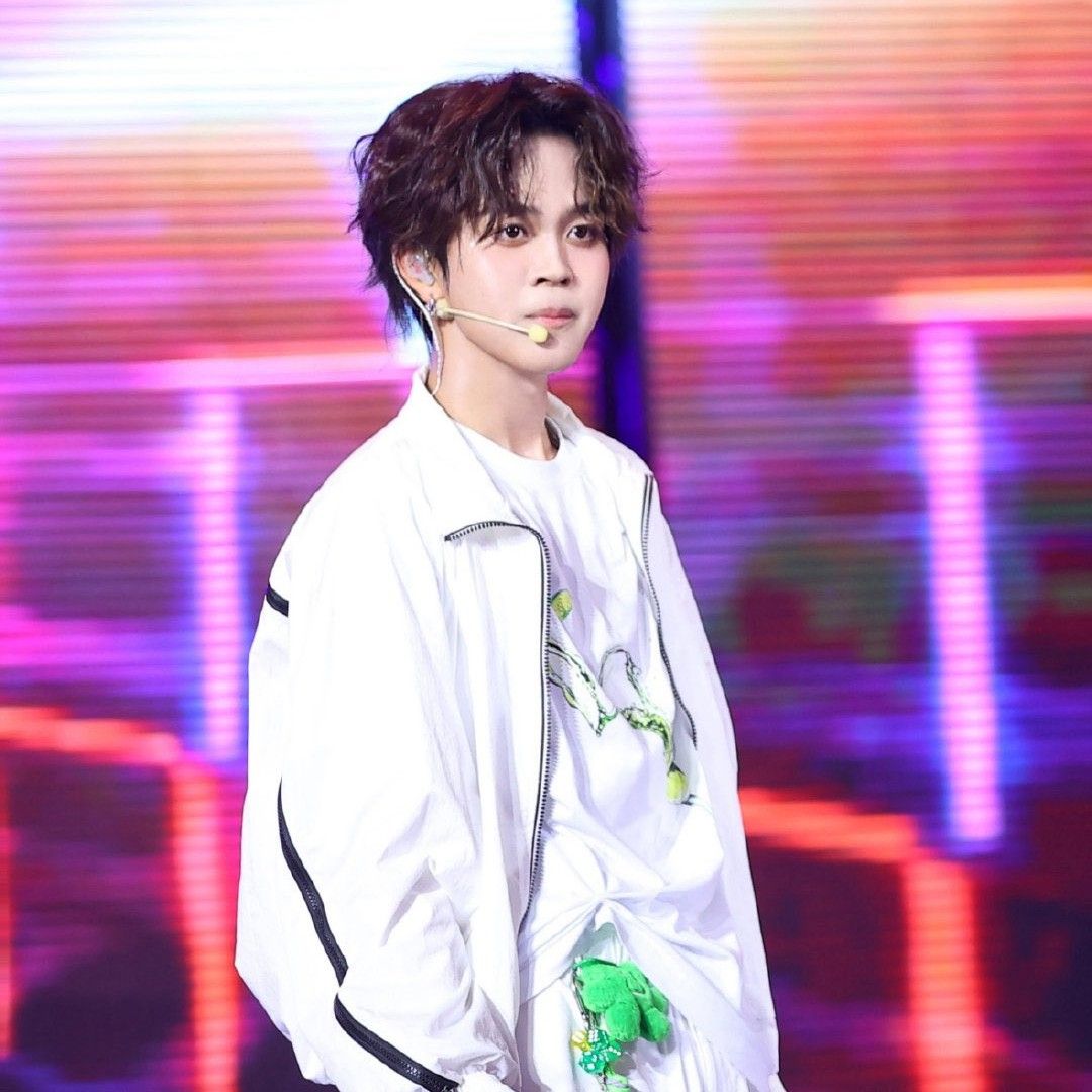 A moment captured by THI-O (NexT1DE)'s fan