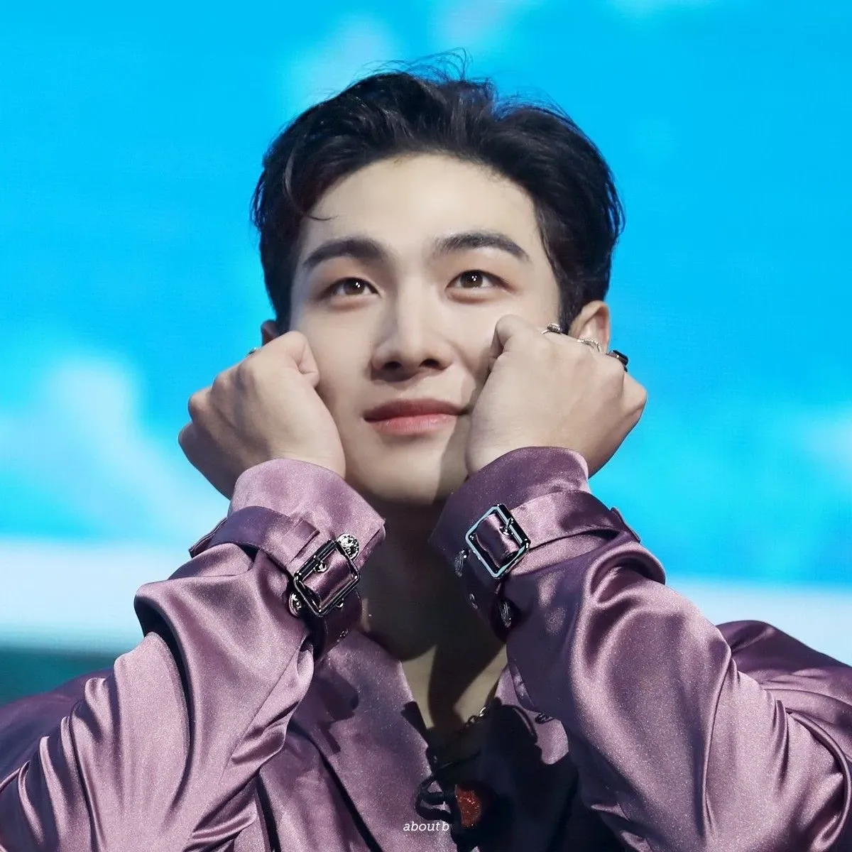 Behind-the-scenes cut of Baekho