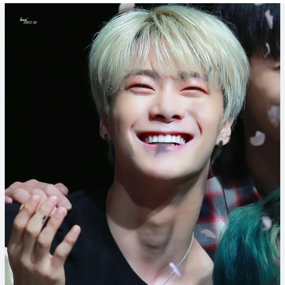 A moment captured by Moonbin (ASTRO)'s fan