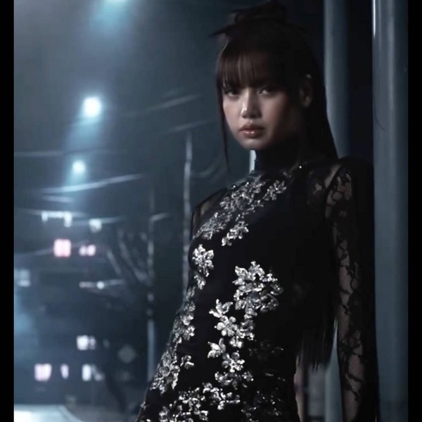 Popular profile image of Lisa (BLACKPINK) selected by votes