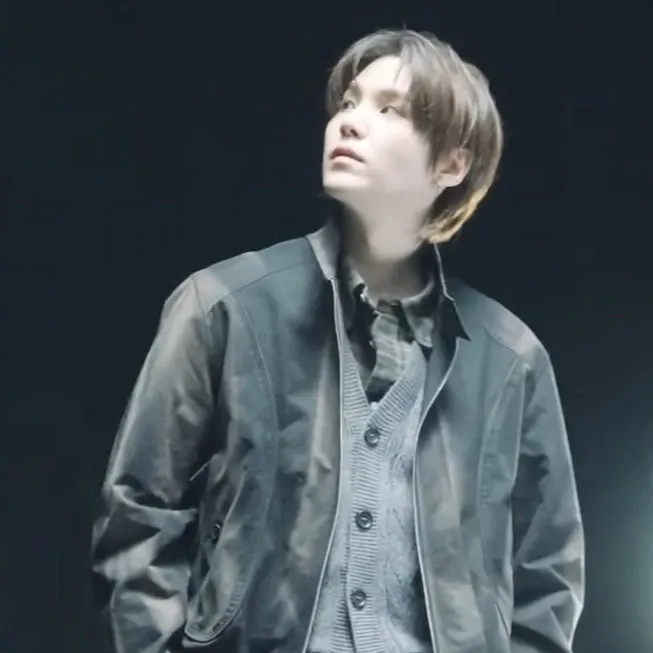 Foto terbaru SUGA (BTS)