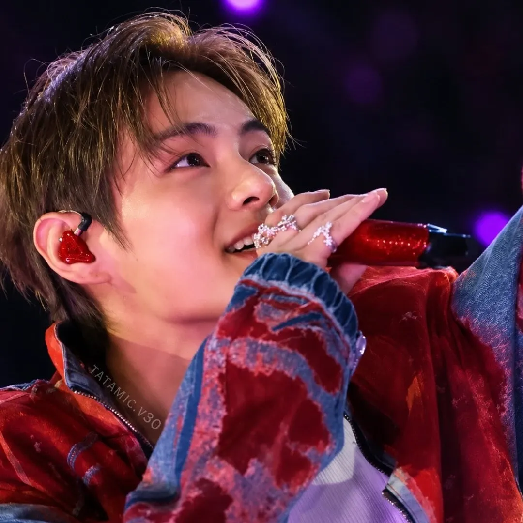 뷔 (방탄소년단)의 비하인드 컷