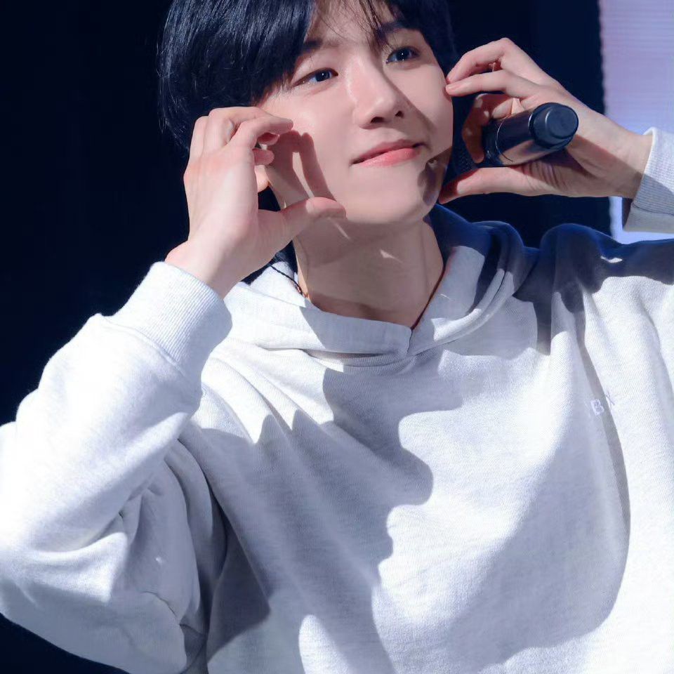 백현 (EXO)의 비하인드 컷