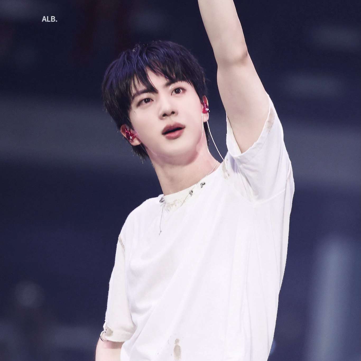 Foto aktivitas terbaru Jin (BTS)